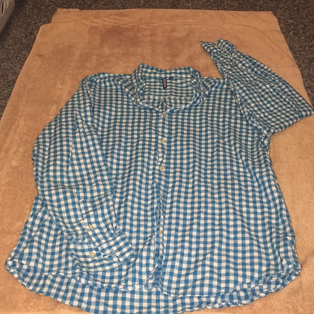 Men’s blue and white button up